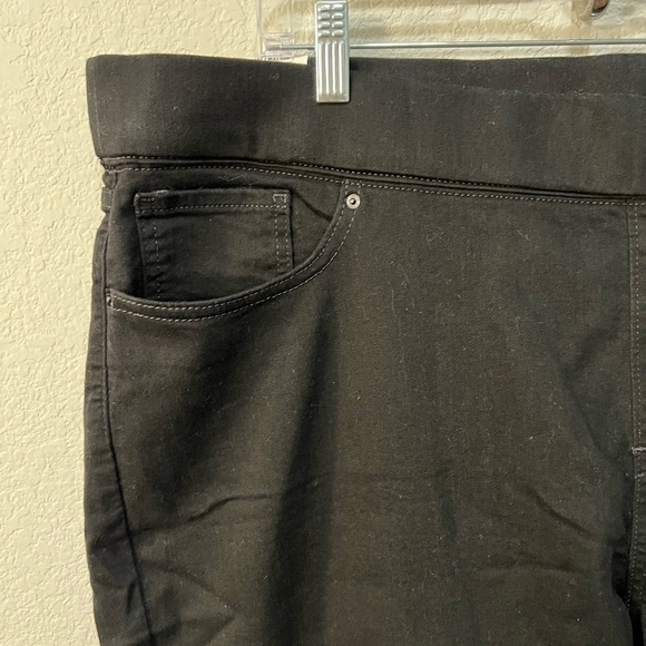 NWT Levi’s Pull On Skinny size 24s (37X28) - Picture 3 of 6